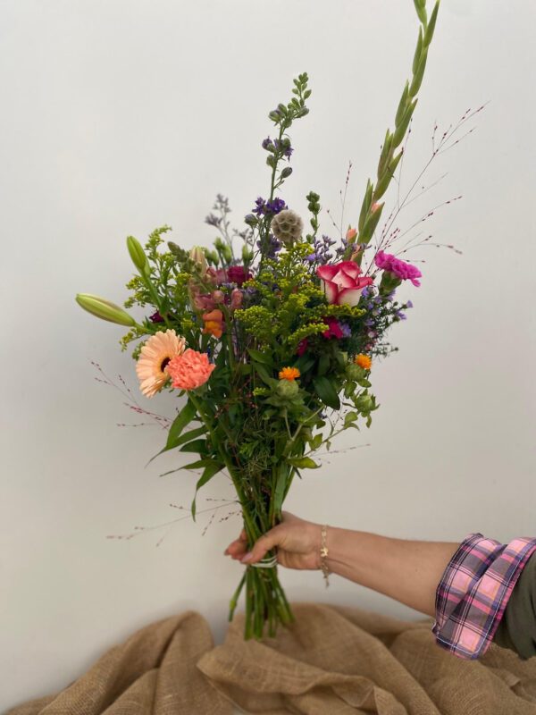 Wildboeket met gemengde kleuren