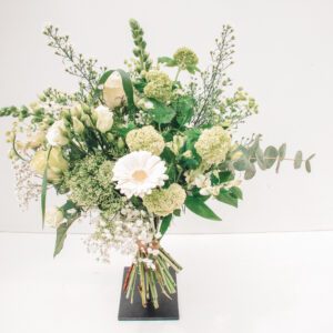 Veldboeket met witte kleuren