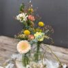 Tafelversiering pasen bloemen bloemenloods bloemstuk